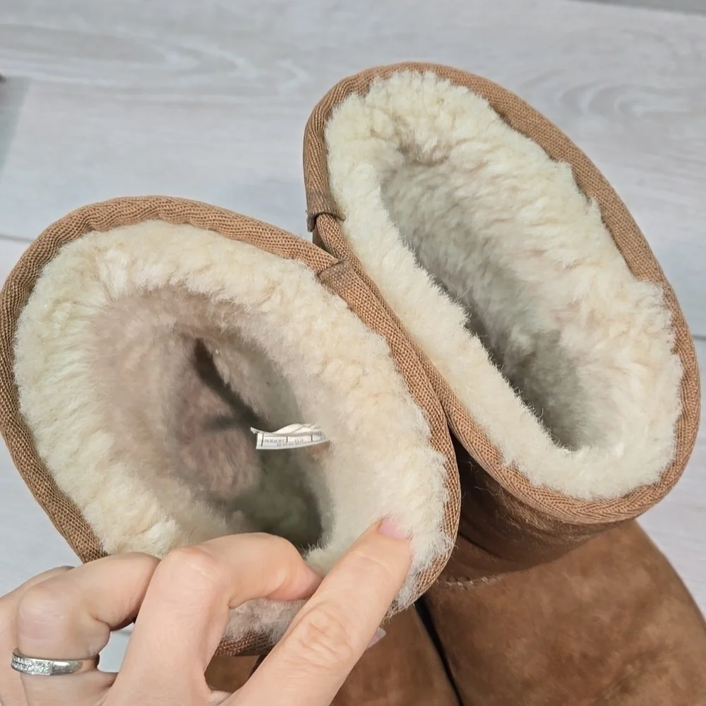 Ugg Australia Women 5825 Suede Sheepskin Boots shoes sz 8